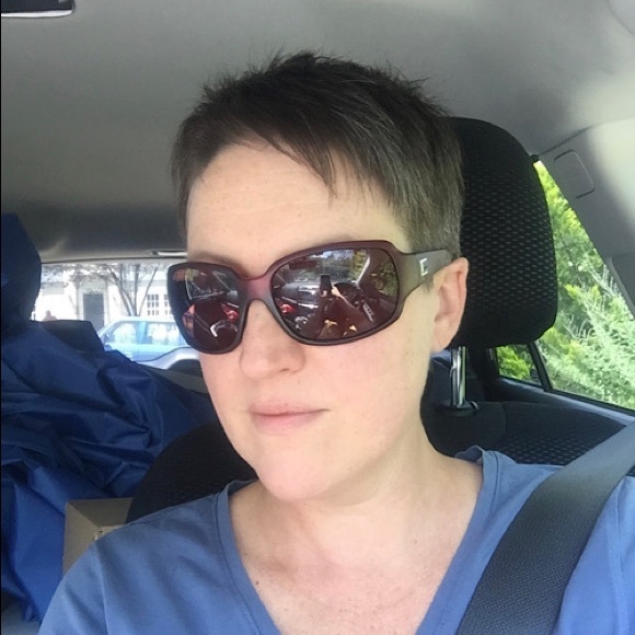 Meet your Posher, Stephanie - Picture 2 of 2